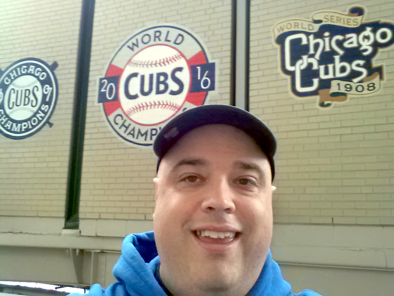 This weird guy keeps showing up in my xelfies. I don't get it.