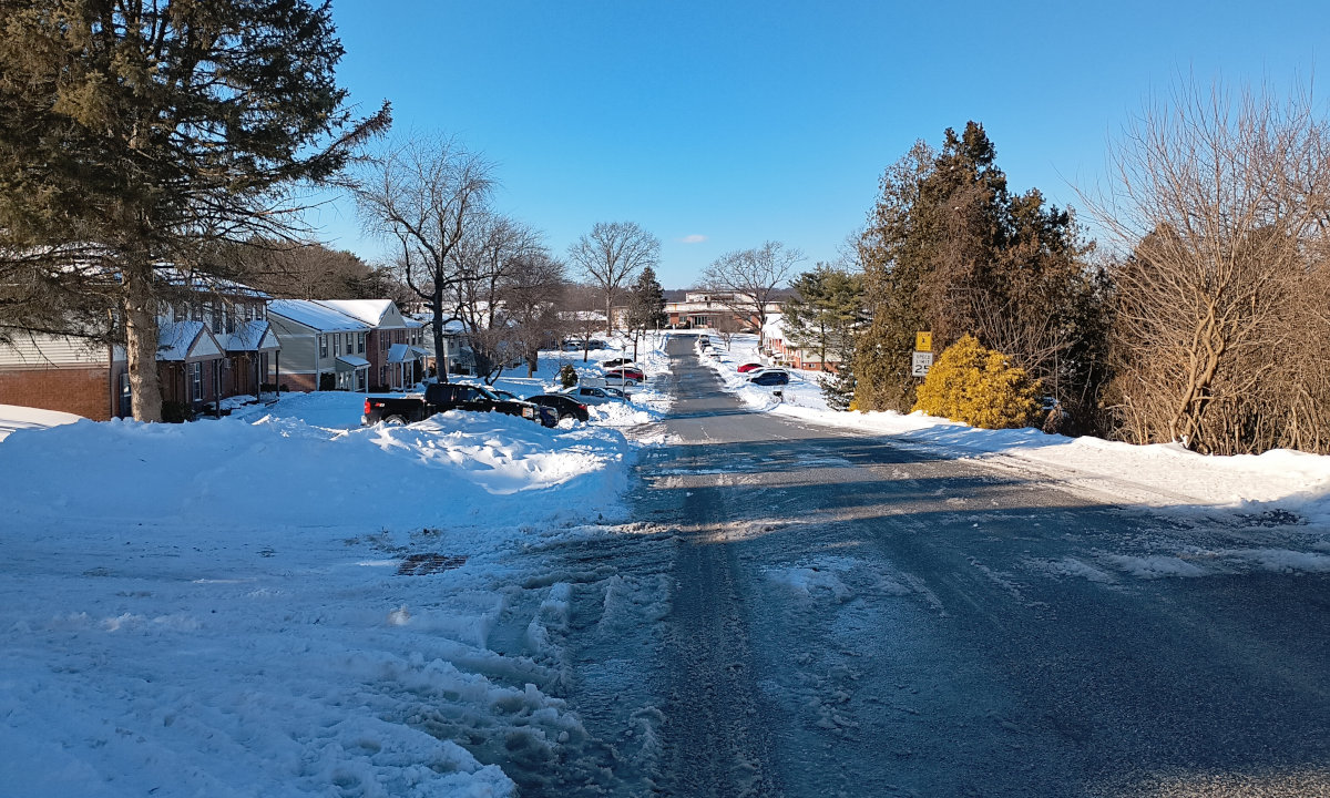 Looking down Walnut Street, the street is clear, but no one is going anywhere!