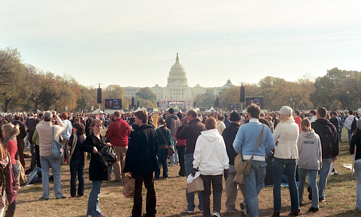 More milling about before the Rally began
